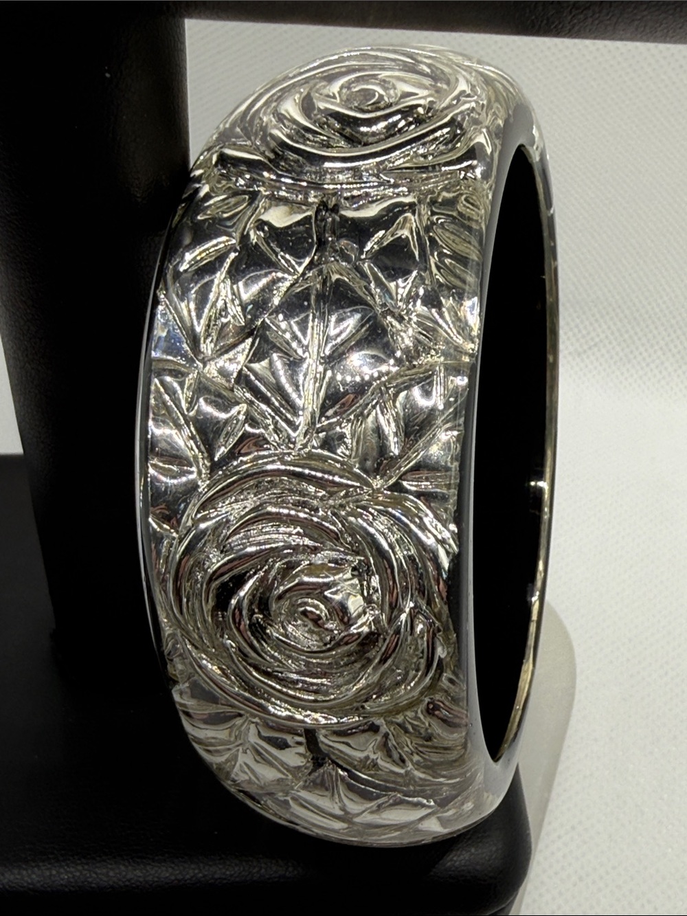 Vintage incredible Silvertone etch rose Engraved foil Bangle lucite bracelet ⭐️